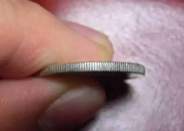 用硬币刮这里，不到3天，五脏六腑的毒素自己跑出来了！-小辉娱乐网