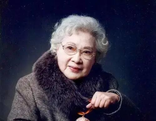 当你老了，躺在病床上就会明白：这世上最亲的，只有两个人！