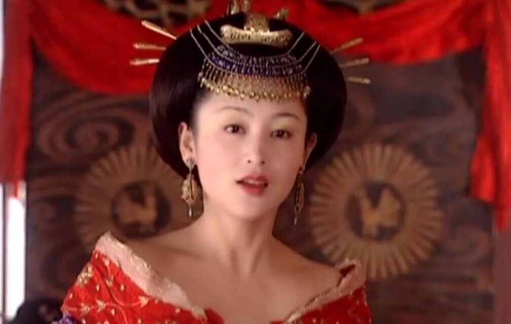 但陈红被更多人熟知是在《大明宫词》里饰演宁靖公主,固然周迅饰演的