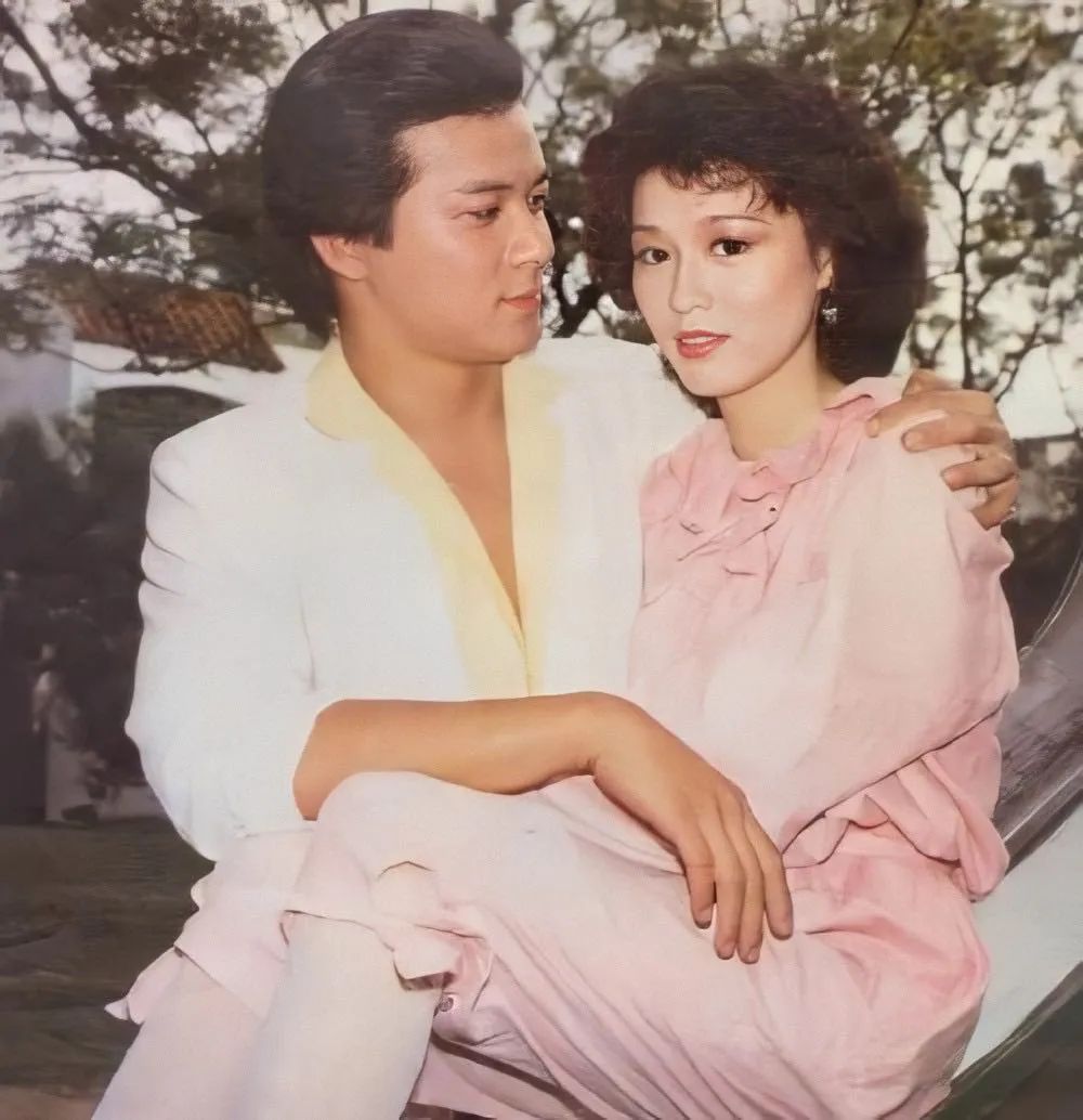 18岁相识40年只爱一人不离不弃抗癌7年大侠黄日华的爱情待我心世间