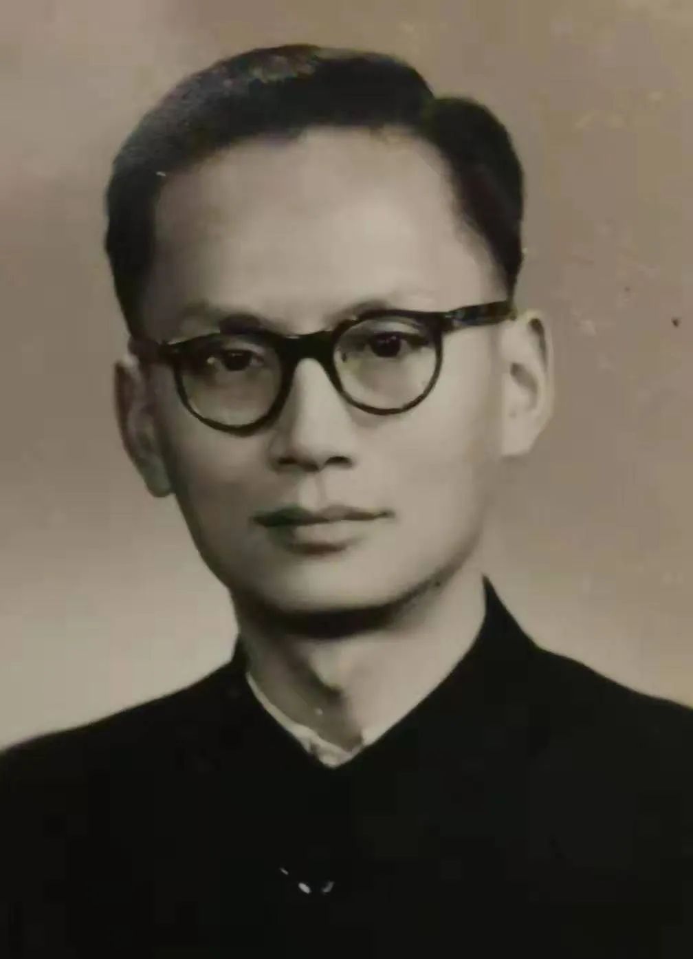 103岁“神仙”老中医分享长寿秘诀：脑子简单点，做人戆一点啦！-小辉娱乐网