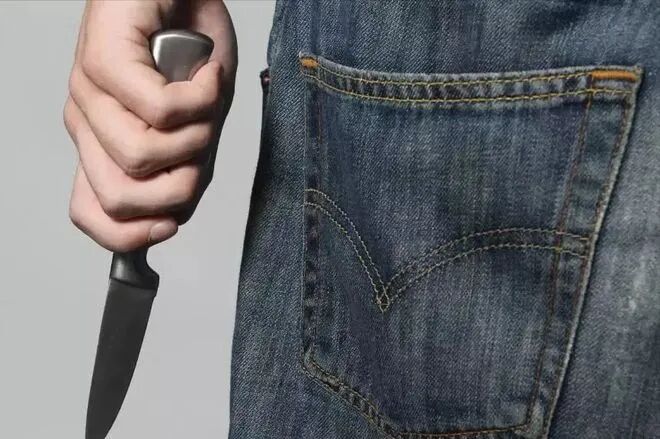 云南男子被妻子按摩到吐血，去医院检查，医生：你脑子里有把刀-小辉娱乐网