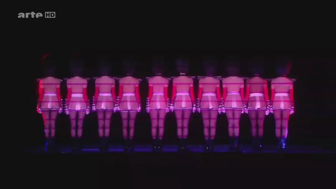 炸裂！26岁顶流女星官宣，要去表演大尺度脱衣舞：这是哪门子女性自由？-小辉娱乐网