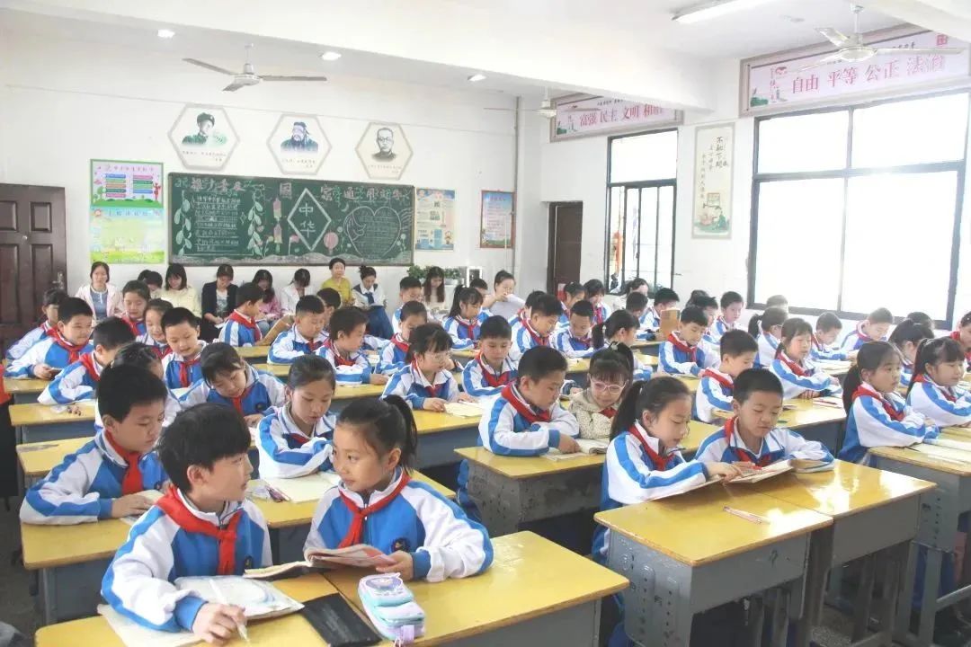 【杏园新课标·拾穗者】扬帆起航正当时，推门听课促成长
