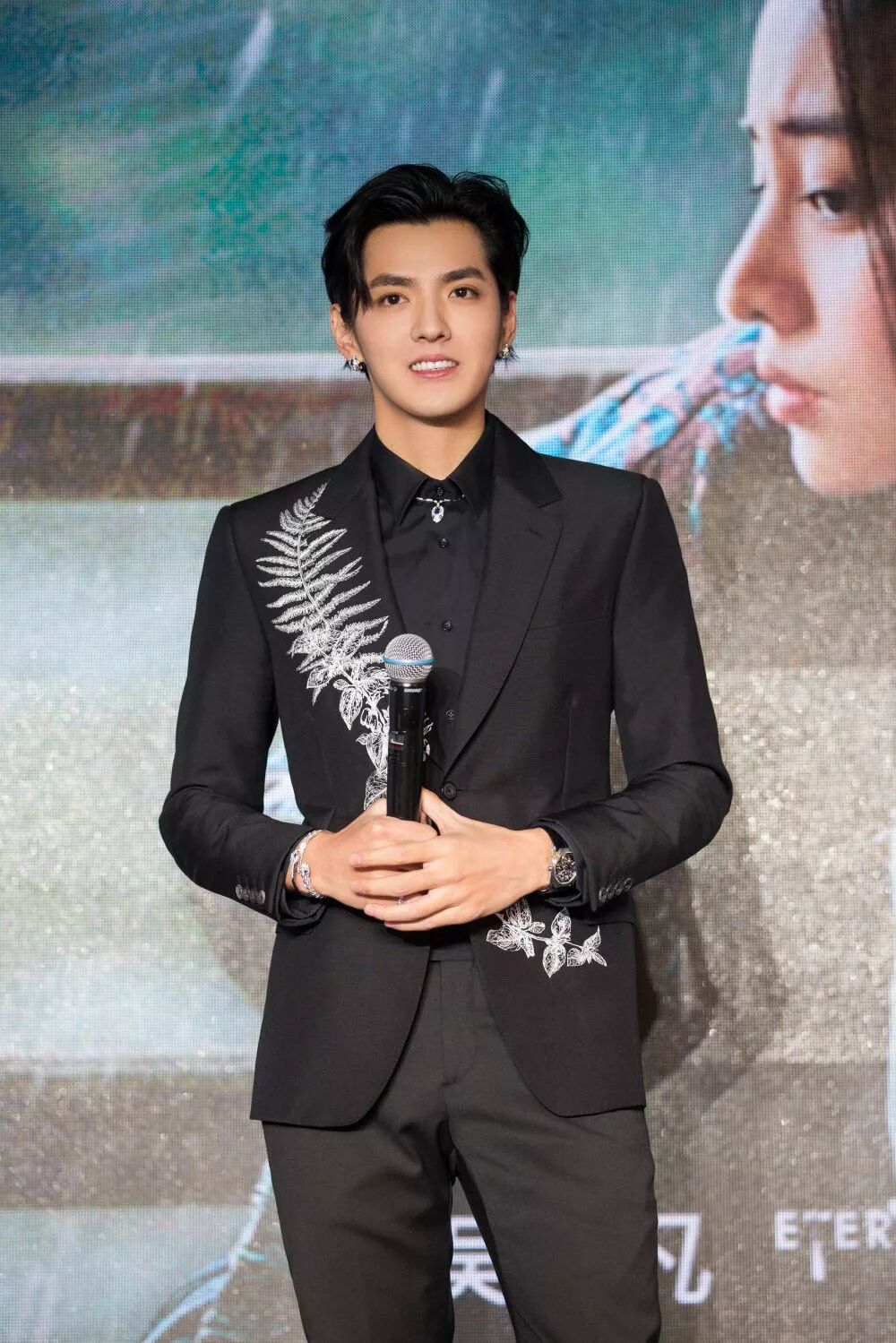 秋末冬初,听吴亦凡与你道《贰叁》情话