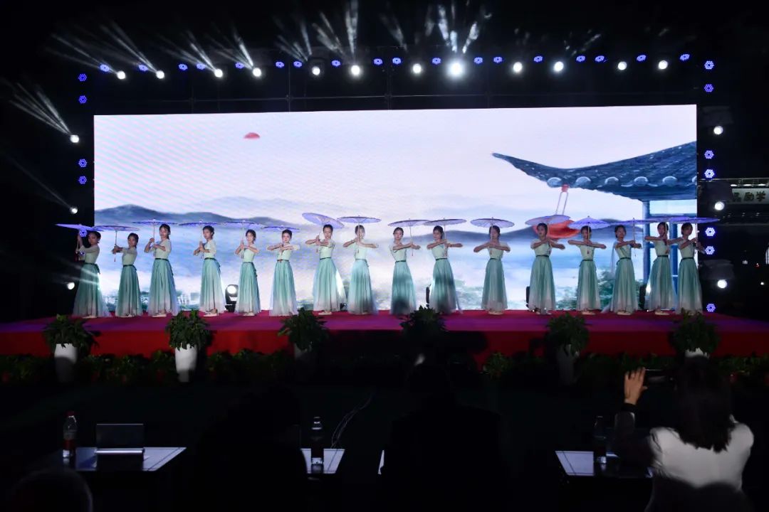 春·秋邂逅——郑州101中学举行2023年中秋诗会
