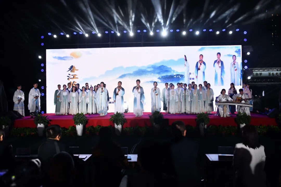 春·秋邂逅——郑州101中学举行2023年中秋诗会
