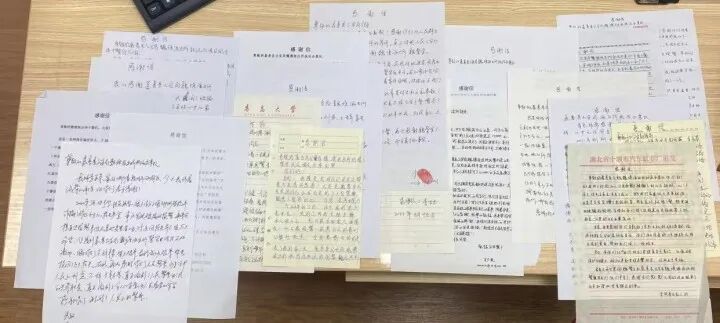 啥派出所啊！锦旗摆了一停车场-小辉娱乐网