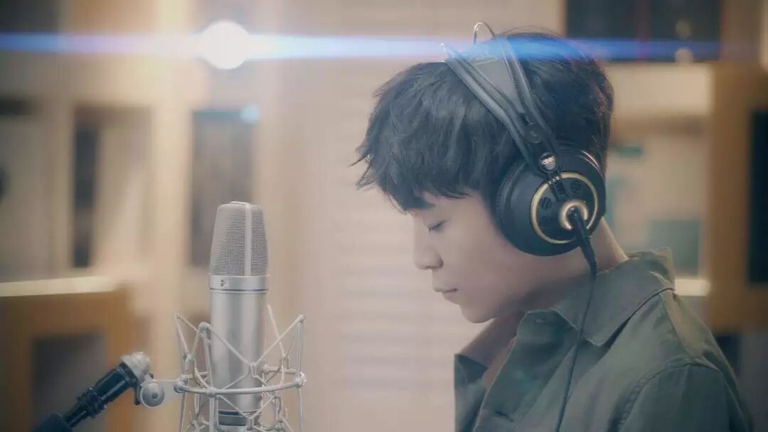 被陈奕迅邀歌拒做张国荣接班人36岁凭歌手再红温柔男人自有力量