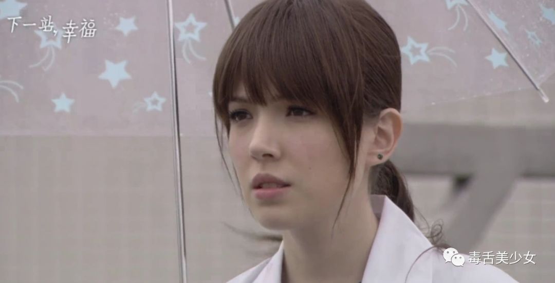 多少网友能想到的照样她早期参演的《恶作剧之吻》 ↓不外,之后就起头