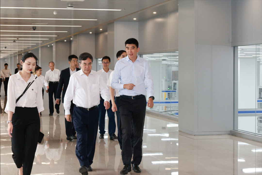 中国邮政集团董事长刘爱力到访云南白药-小辉娱乐网