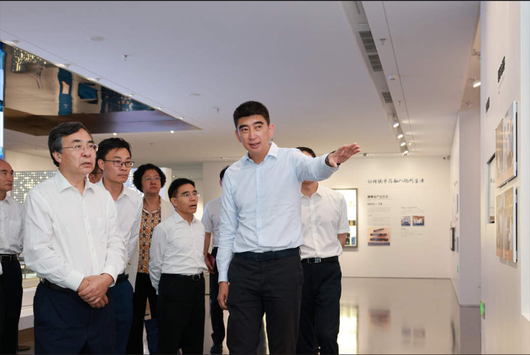 中国邮政集团董事长刘爱力到访云南白药-小辉娱乐网