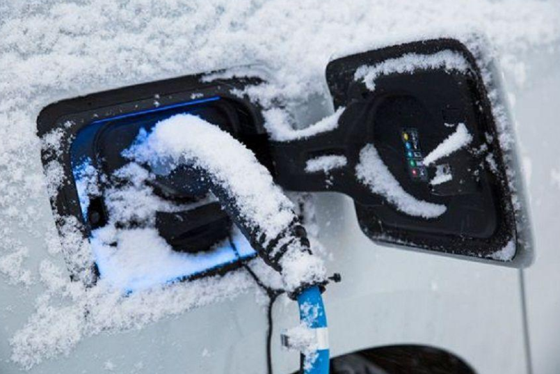 为什么在极寒天气下 电动汽车的续航能力会严重下降?