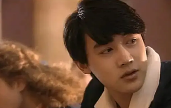 李一桐你怎么又和老男人搞上了