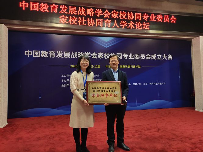 一位班主任的大实话：长大有本事的女孩，妈妈都有这个共同点（父母再忙也要看）