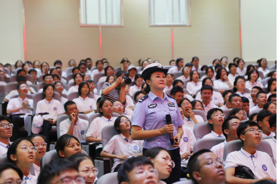 “警”然有序 云南交警织密校园“安全网” | 开学季-小辉娱乐网