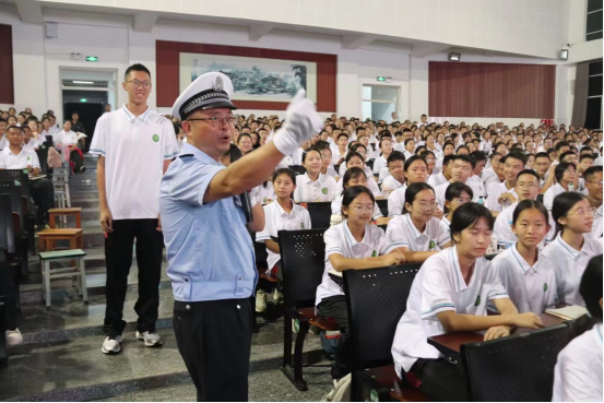 “警”然有序 云南交警织密校园“安全网” | 开学季-小辉娱乐网