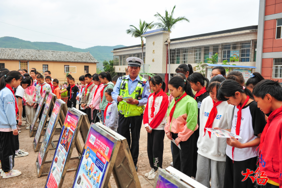 “警”然有序 云南交警织密校园“安全网” | 开学季-小辉娱乐网