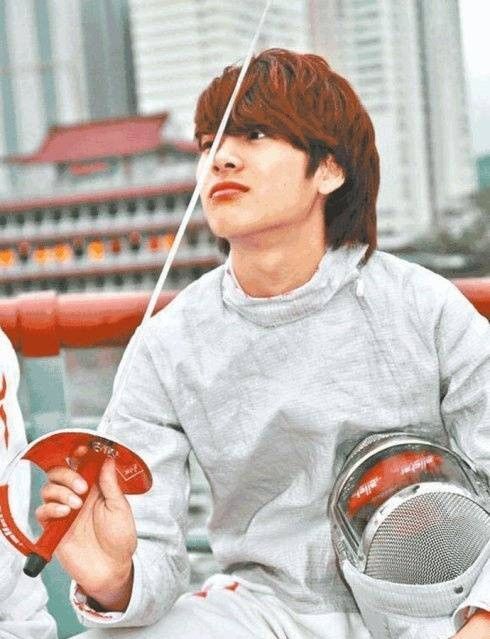 成龙和章子怡都没有得到的奖这个24岁的男孩凭什么得到