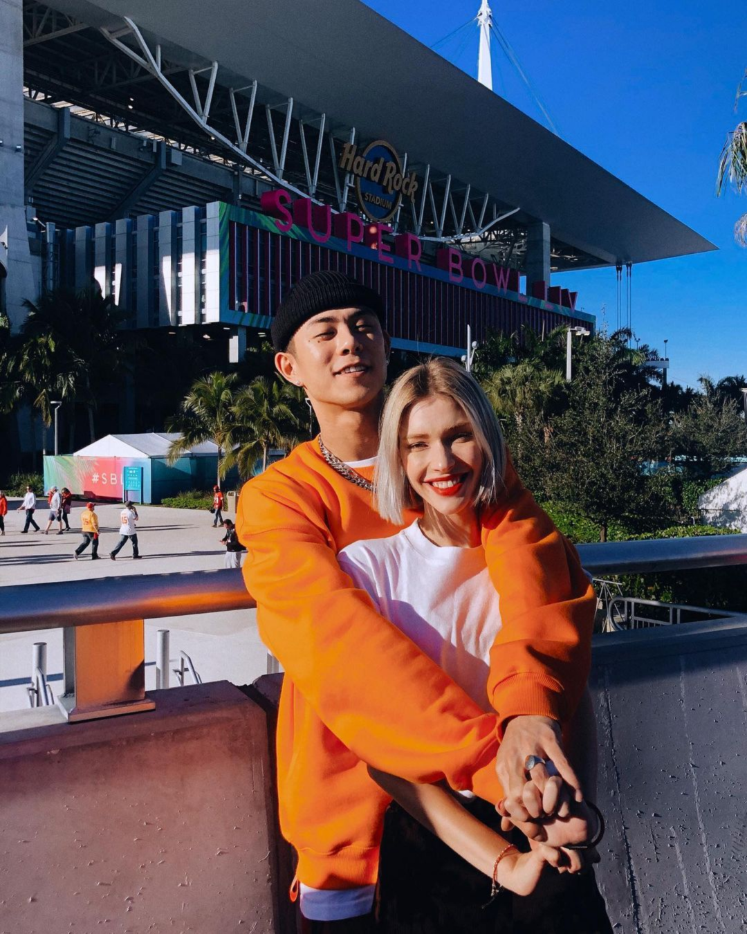 stefanie是比beenzino小4岁的德国模特,曾在美剧《hooked》和德国话剧