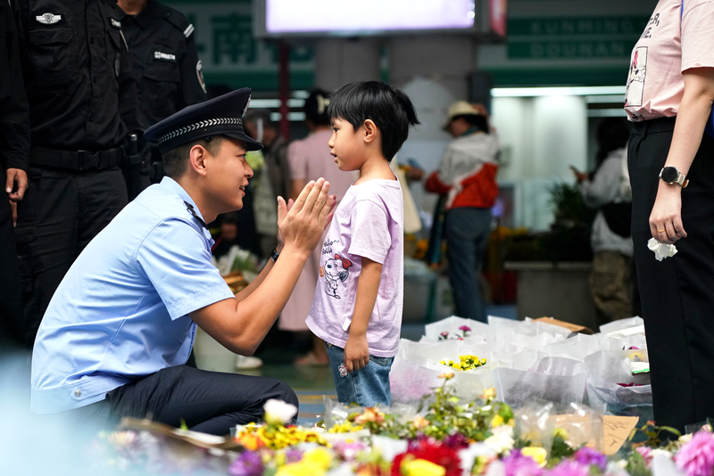 花与警察-小辉娱乐网