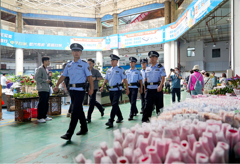 花与警察-小辉娱乐网