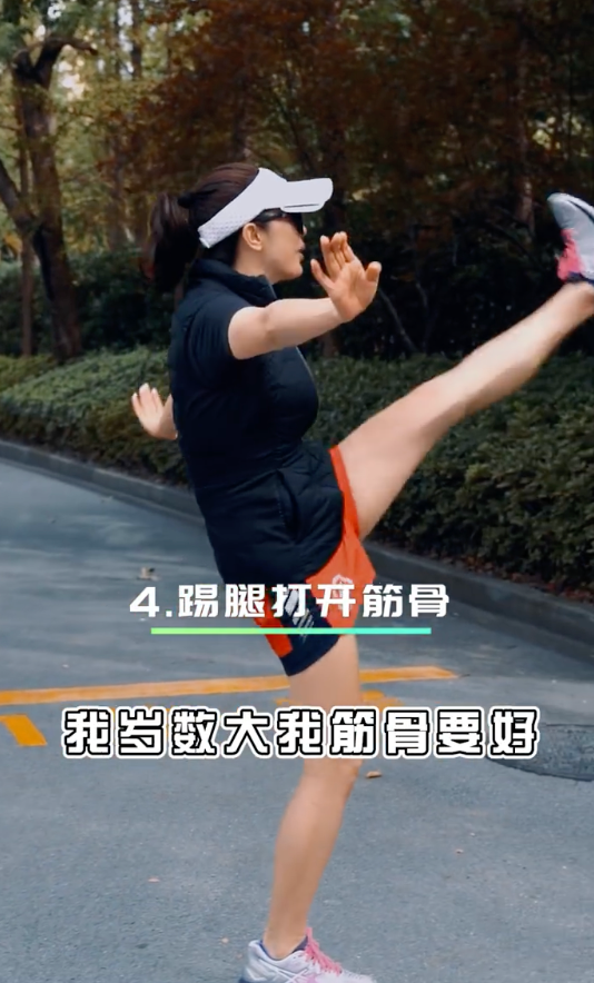 51岁歌手孙悦参加天津马拉松！-小辉娱乐网