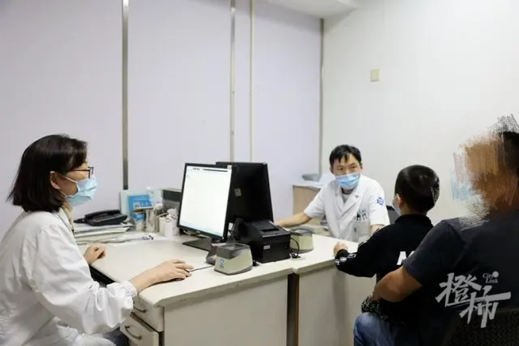 一家四口全中招！一到晚上痒到怀疑人生，“抓得满是血痕”，一查竟是…-小辉娱乐网