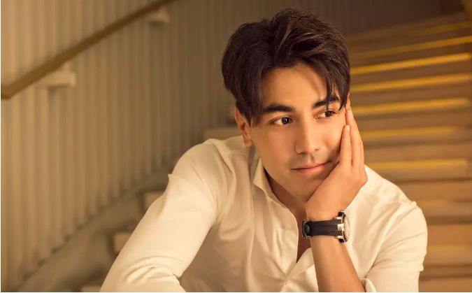 萧亚轩的恋爱脑是如何避开各种世俗命运暗箭的