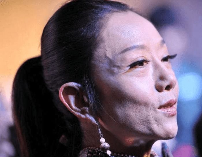 懵了！64岁的舞王杨丽萍，涉黄？？-小辉娱乐网