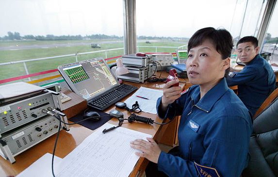 揭秘国庆受阅女将军首位女师长业务强情商高这才是国民偶像