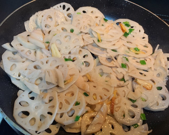 这菜不起眼，却比黄芪补气，比当归补血，老人要常吃~-小辉娱乐网