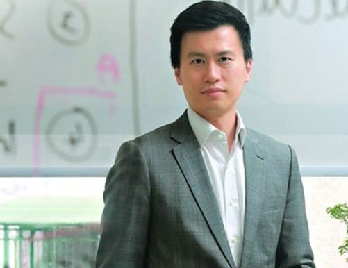 否认,估量是怕见光死吧~其实,早在2015年5月,就有人拍到文咏珊&吴启楠