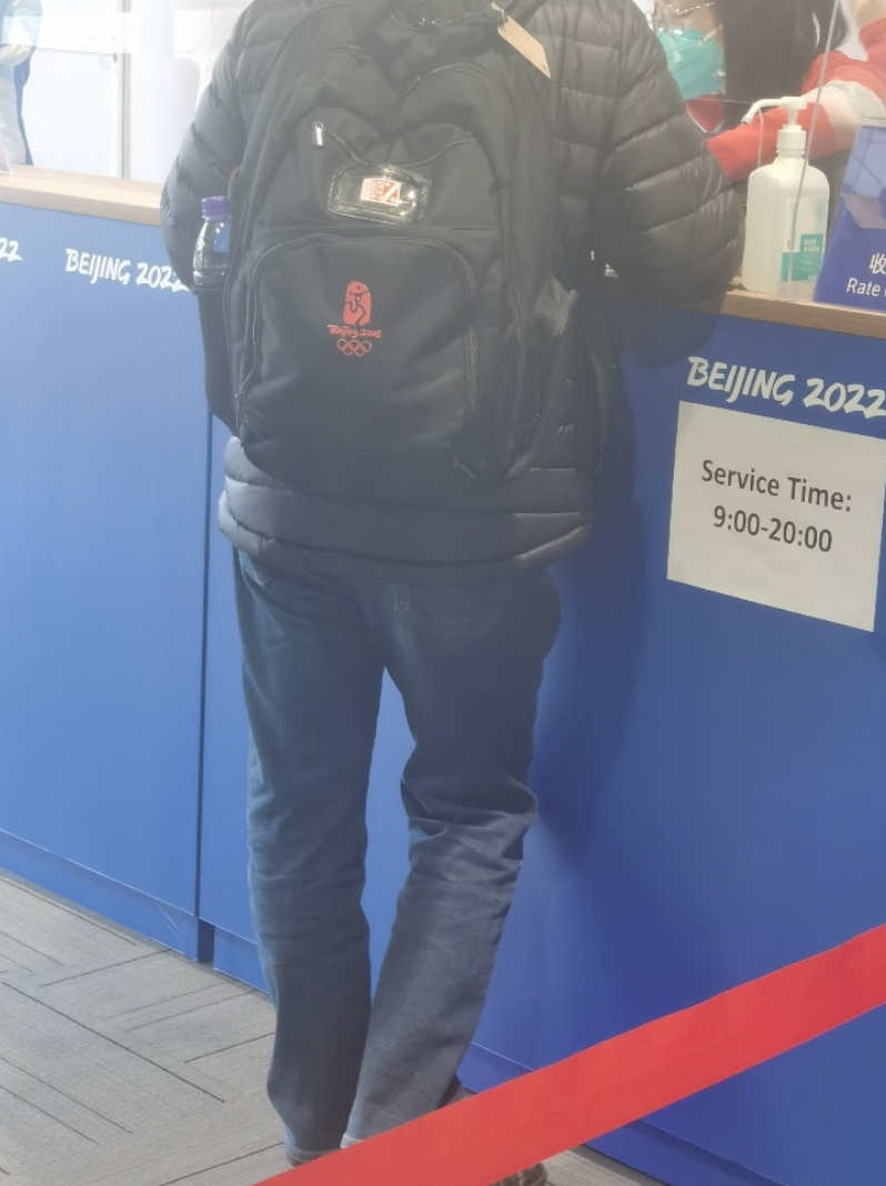 2008年的外套又刷屏！网友：咋忘了背那个包-小辉娱乐网