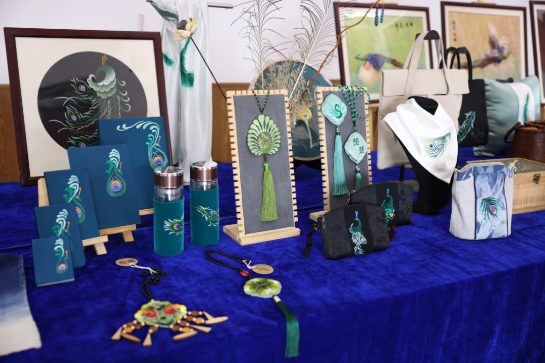 省委书记点赞：彝族刺绣一针一线绣出亿元产业-小辉娱乐网