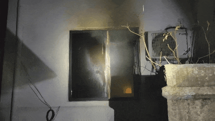 卧床吸烟引燃！益阳一居民家卧室被烧得面目全非