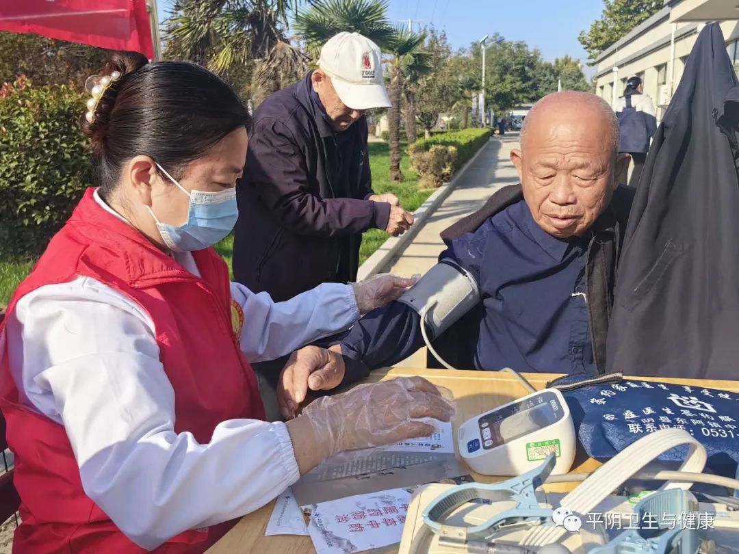 情暖重阳 关爱老人——平阴县卫健局开展敬老爱老志愿服务活动