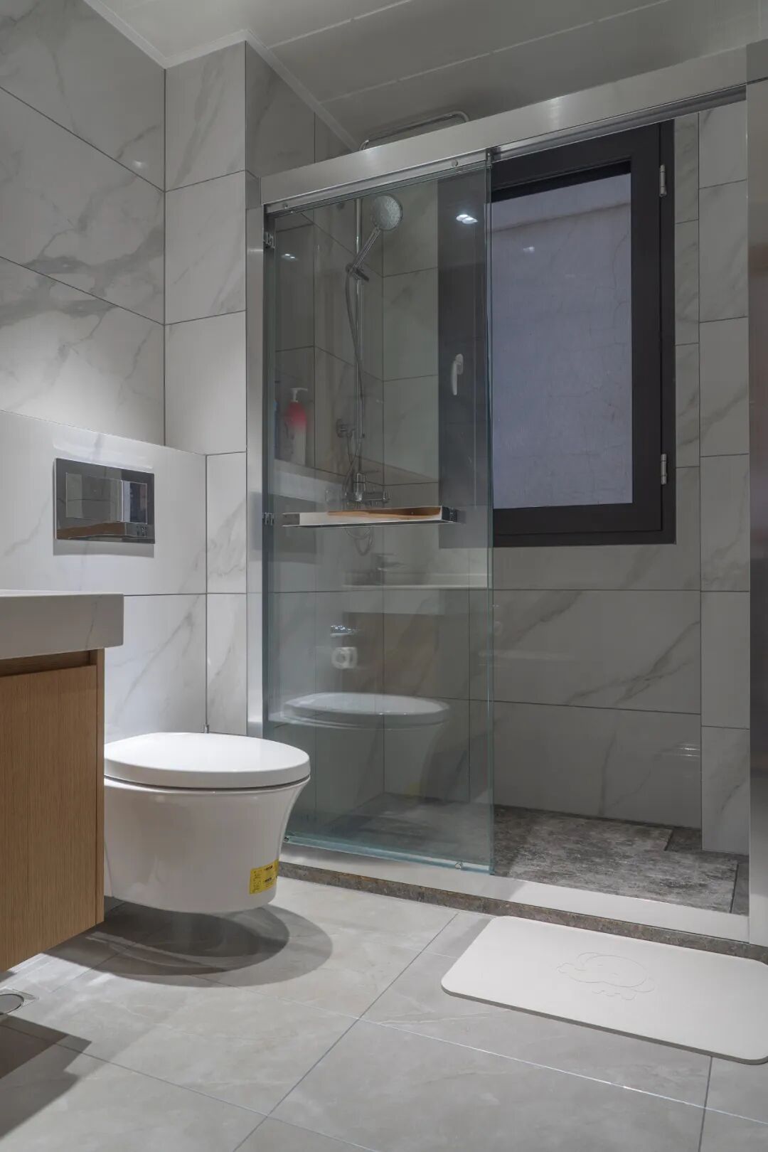 太抢眼！130㎡现代简约风收纳满满，卧室颜色真的绝！-小辉娱乐网