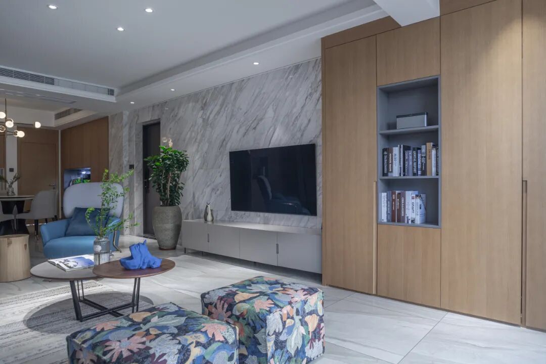 太抢眼！130㎡现代简约风收纳满满，卧室颜色真的绝！-小辉娱乐网