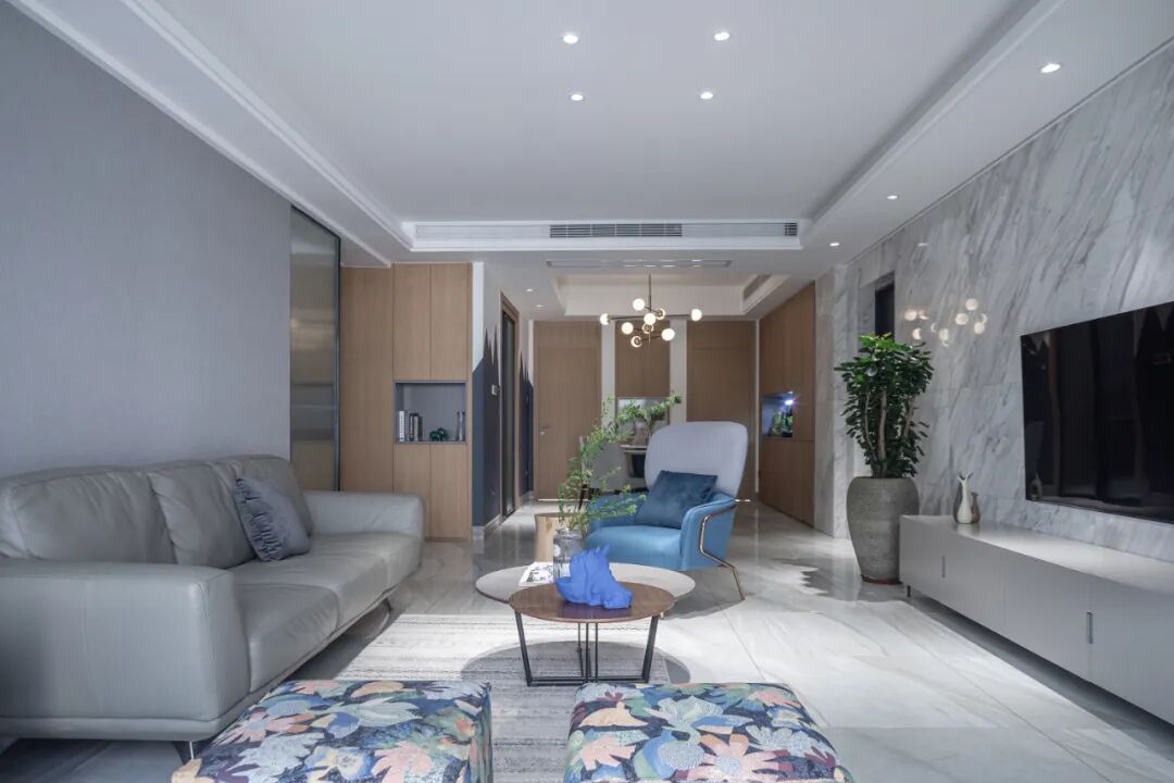 太抢眼！130㎡现代简约风收纳满满，卧室颜色真的绝！-小辉娱乐网