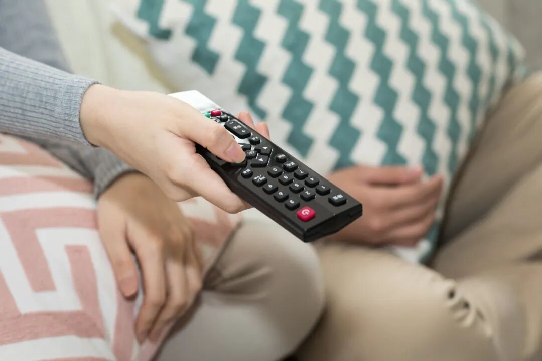 电视开机率引热议？关于看电视，广电总局明确→-小辉娱乐网