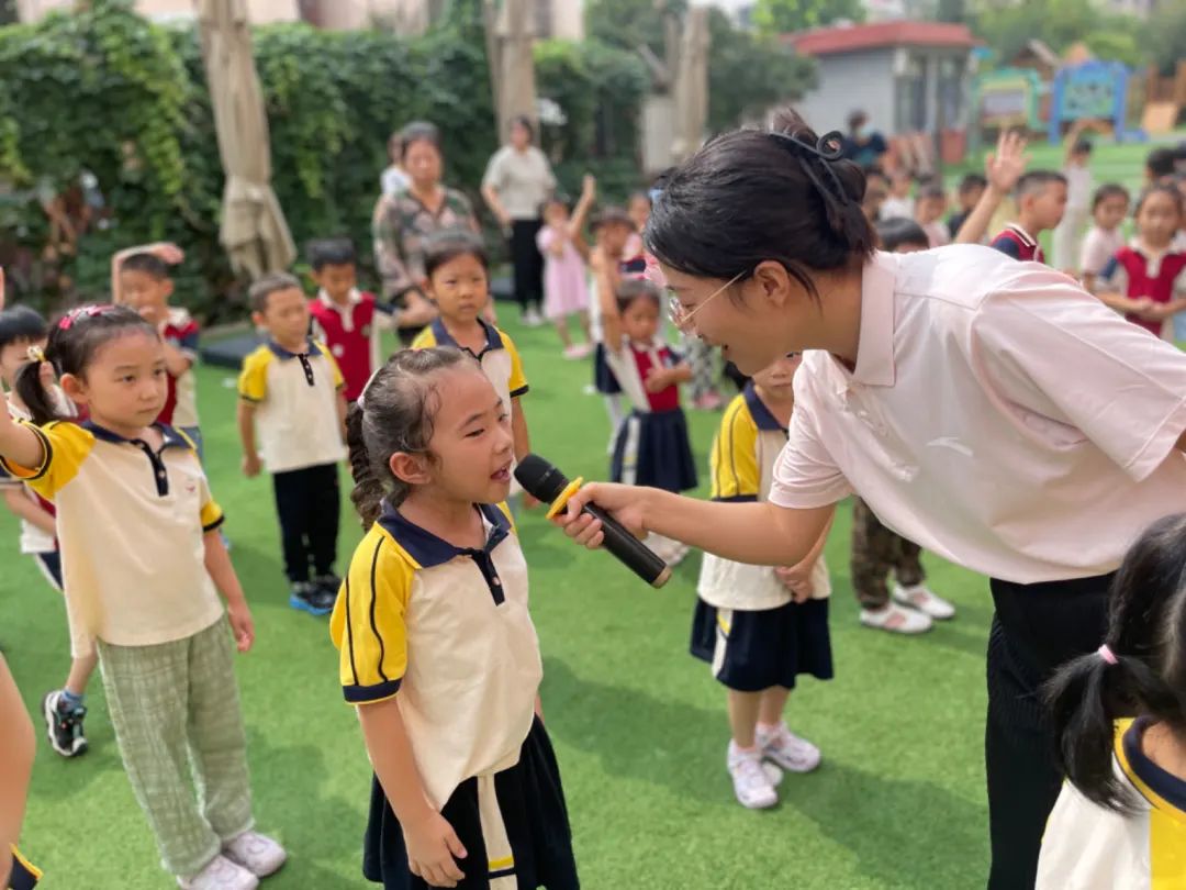 园所动态 | 健康动起来 安全伴我行——河东区第四幼儿园“坚持锻炼身体好”主题升旗仪式