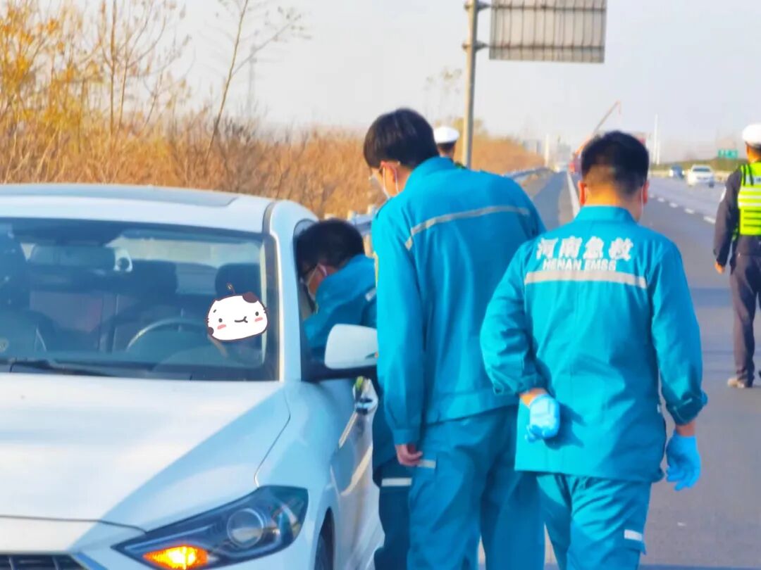 漯河：男子高速突发疾病，警医联救转危为安|文明交通 你我同行-小辉娱乐网