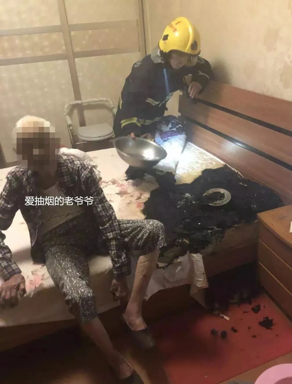 卧床吸烟引燃！益阳一居民家卧室被烧得面目全非