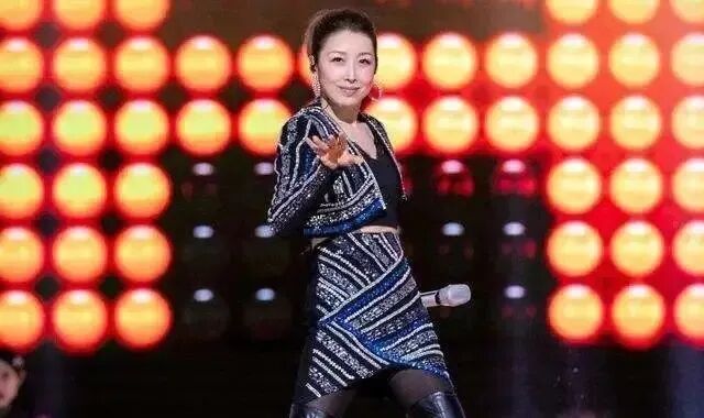 51岁歌手孙悦参加天津马拉松！-小辉娱乐网