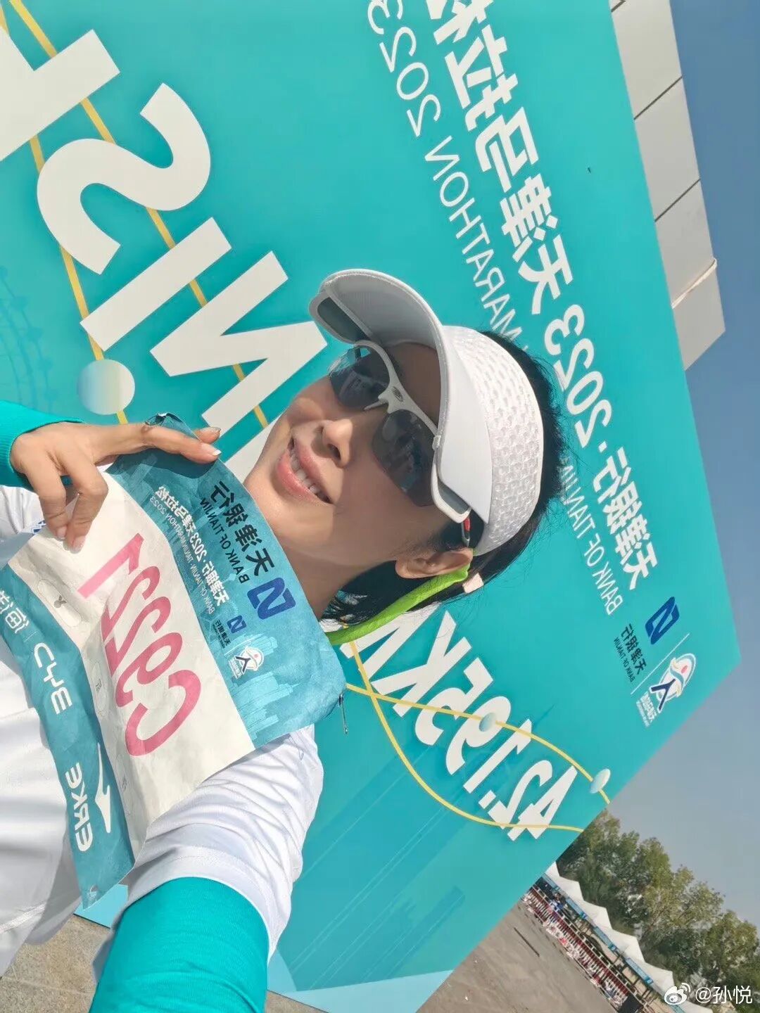 51岁歌手孙悦参加天津马拉松!-小辉娱乐网