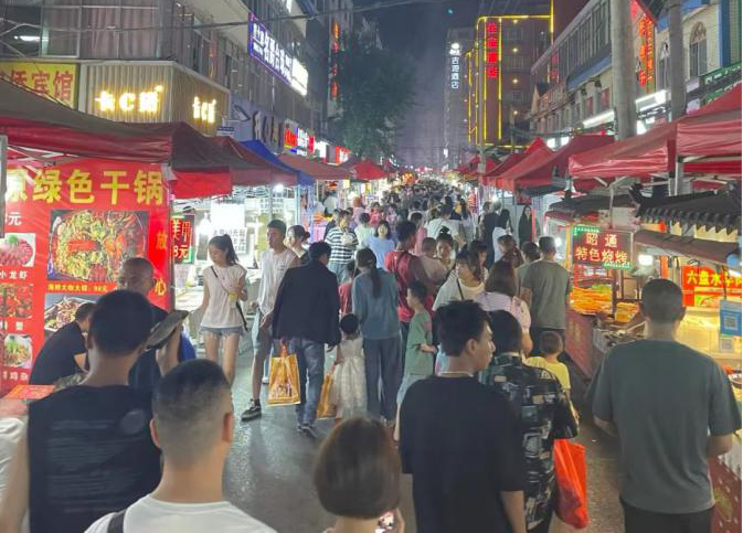 旅游消费充分释放，旅游市场繁荣有序