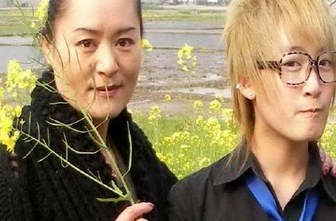 好在本身还有女儿要照看,所以金炜玲就起头振作起来了.