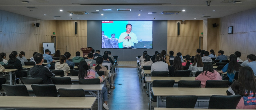 让青春与时代同行 | 谭铁牛书记为江苏大学生开讲“开学第一课”