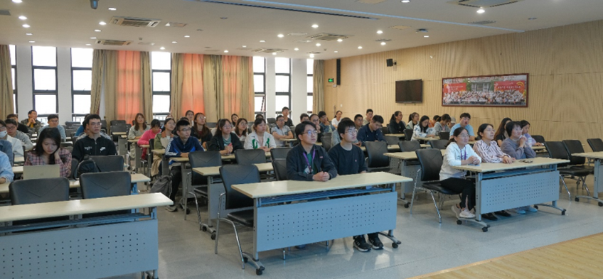 让青春与时代同行 | 谭铁牛书记为江苏大学生开讲“开学第一课”